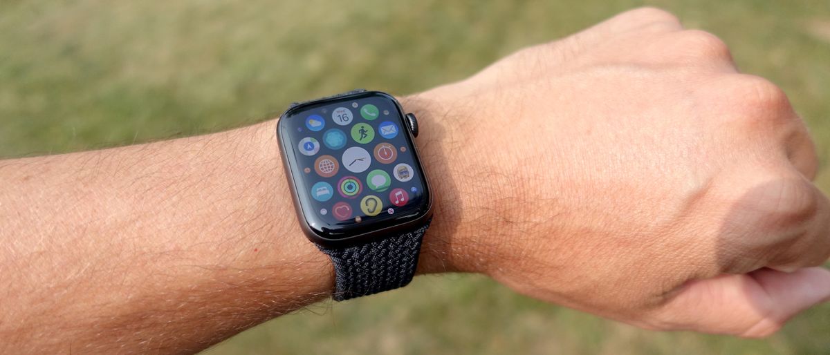 سعر Apple Watch SE في السعودية