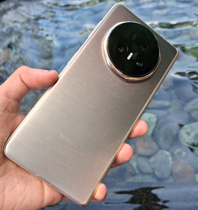 سعر Honor Magic V5 في السعودية 2025