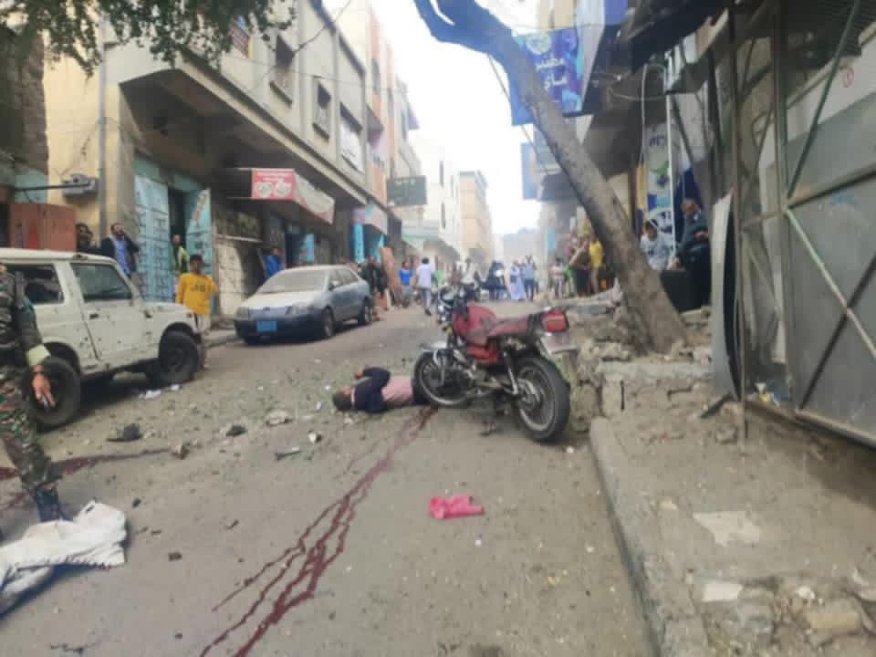القبض على المتهم بتفجير عبوة ناسفة في تعز والصورة الأولى تكشف تفاصيل الحادث
