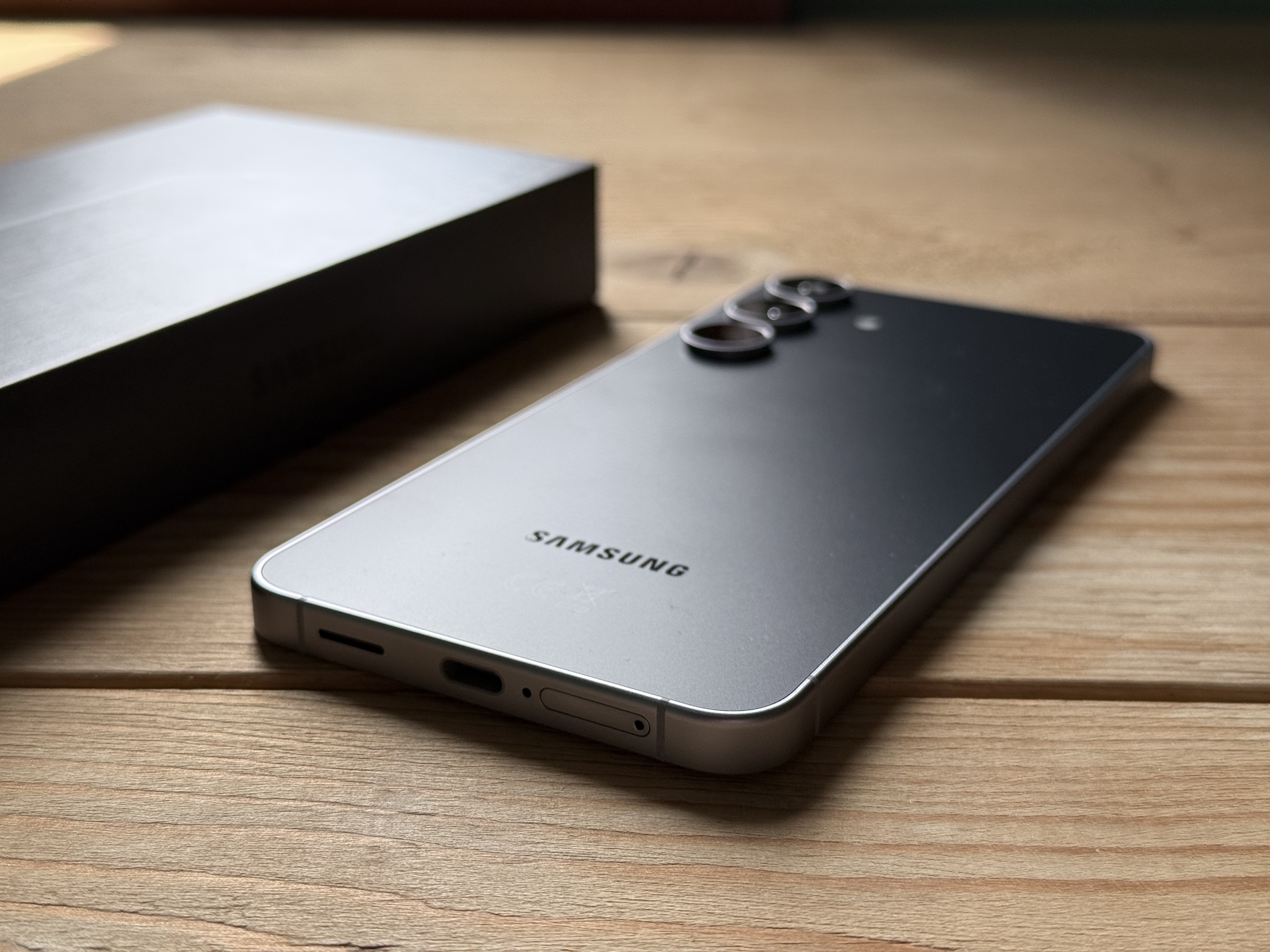 تجارب تحديث One UI الإصدار 8.5 تجري على هاتف Galaxy إس25 إف إي بيتا مع توقعات غير مؤكدة للنجاح