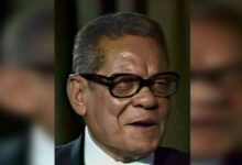 ذكرى ميلاد طاهر أبو فاشا الرجل الذي أشعل ليالي الإذاعة المصرية وأعاد لها المجد