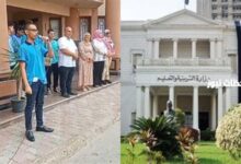 طالب مصري يتحدى عقدة الخواجة ويشدو بالنشيد الوطني بالإنجليزي أمام الجميع