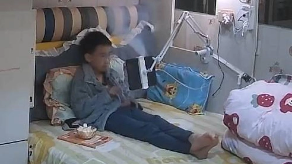 فيديو جهاز تابليت ينفجر بيد طفل صغير صيني يثير ضجة على مواقع التواصل الاجتماعي