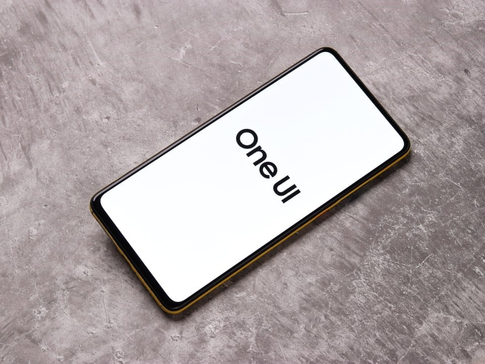 واجهة One UI 8.5 الجديدة من سامسونج تحصد الثناء على ميزاتها وتثير الجدل بتشابهها مع نظام iOS