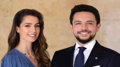 ولي العهد والأميرة رجوة يدهشان الجماهير بكنافة ملكية مذهلة في قطر مشهد لا يصدق